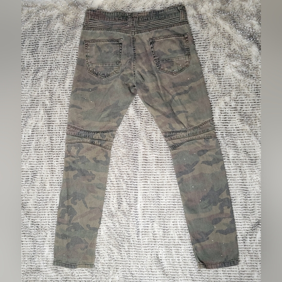 💙 Smoke Rise Distressed Camo Print Jeans - Picture 3 of 4
